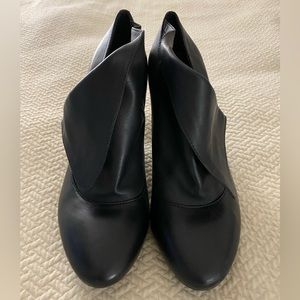 Coach NWOT Black Alexandria Flap Pump Vintage